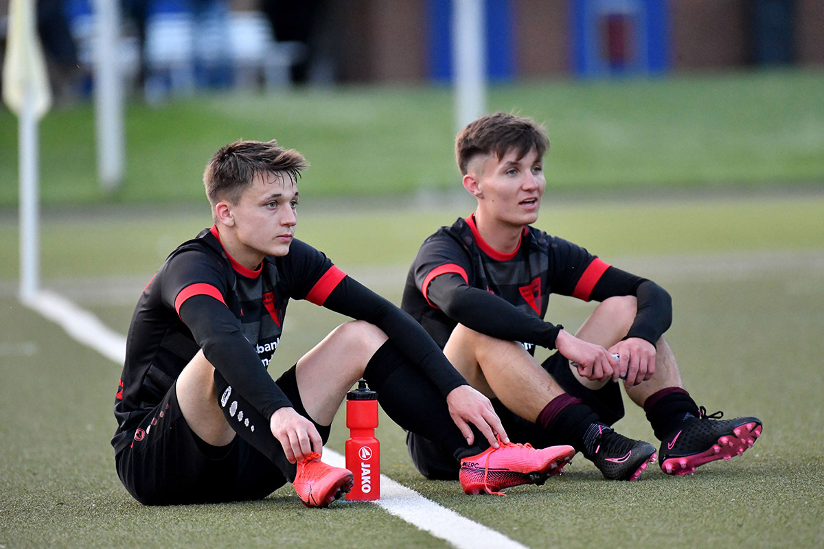 Die Saison abhaken und optimistisch in die Zukunft schauen: Das gilt auch für die Lachowicz-Brüder. Colin (l.) gehört zu den Leistungsträgern im WSC-Team, Yannick kämpfte sich nach einer schweren Knieverletzung wieder an den Kader heran.  Foto: MSW