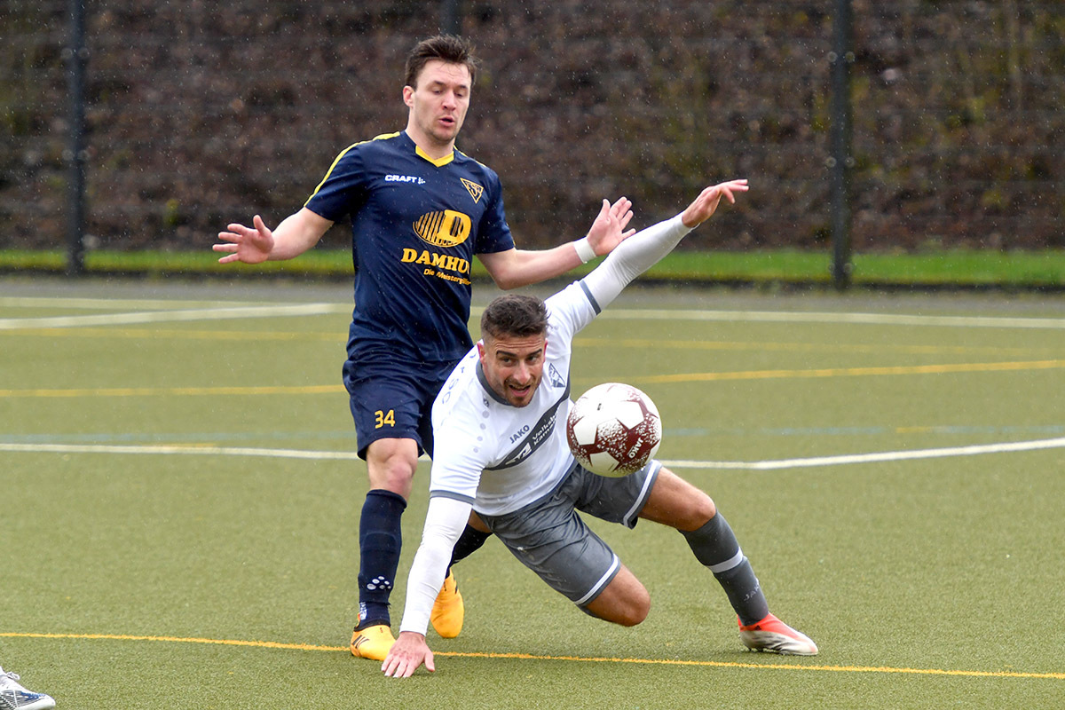 Jussef Saado lieferte sich packende Zweikämpfe mit Dülmens Spielmacher Marvin Möllers. Foto: MSW