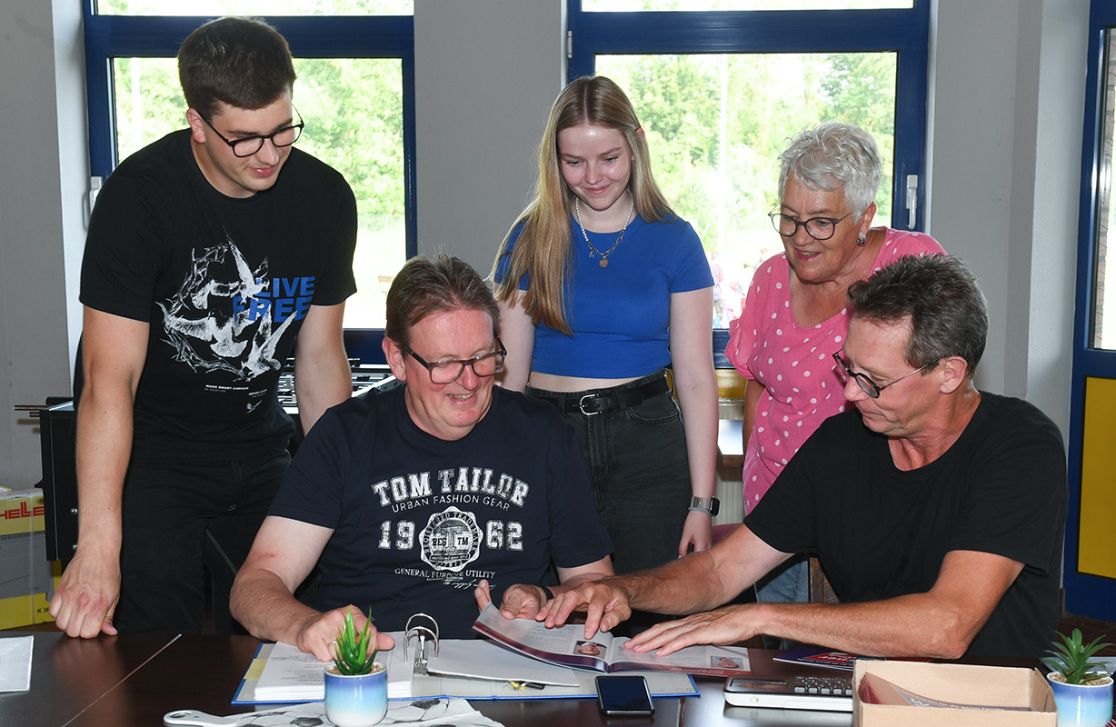 VertreterInnen aller Abteilungen im Werner SC befassten sich bei ihren regelmäßigen Treffen mit der Planung und Vorbereitung des großen Jubiläumsfestes, das am 5. Juli im Sportzentrum Lindert gefeiert werden soll. Foto: MSW 
