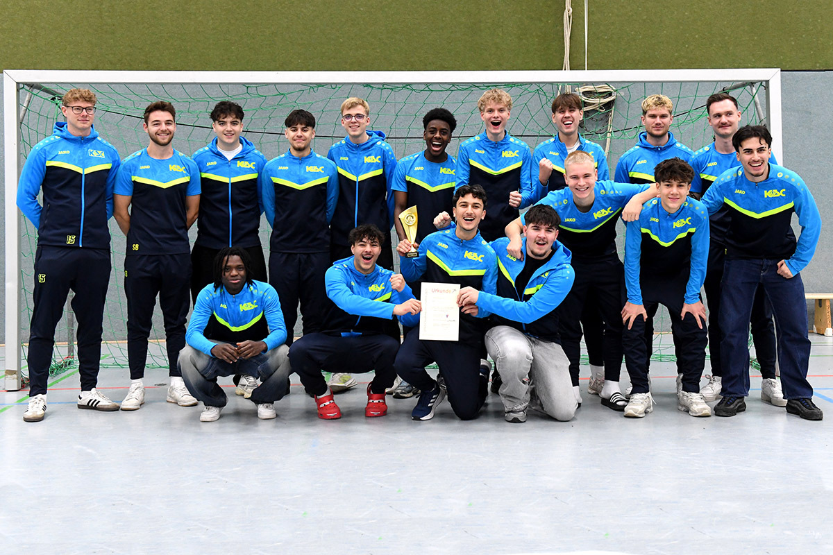 Ohne Punktverlust wurde das A-Jugend-Team des Kamener SC Turniersieger. Foto: MSW