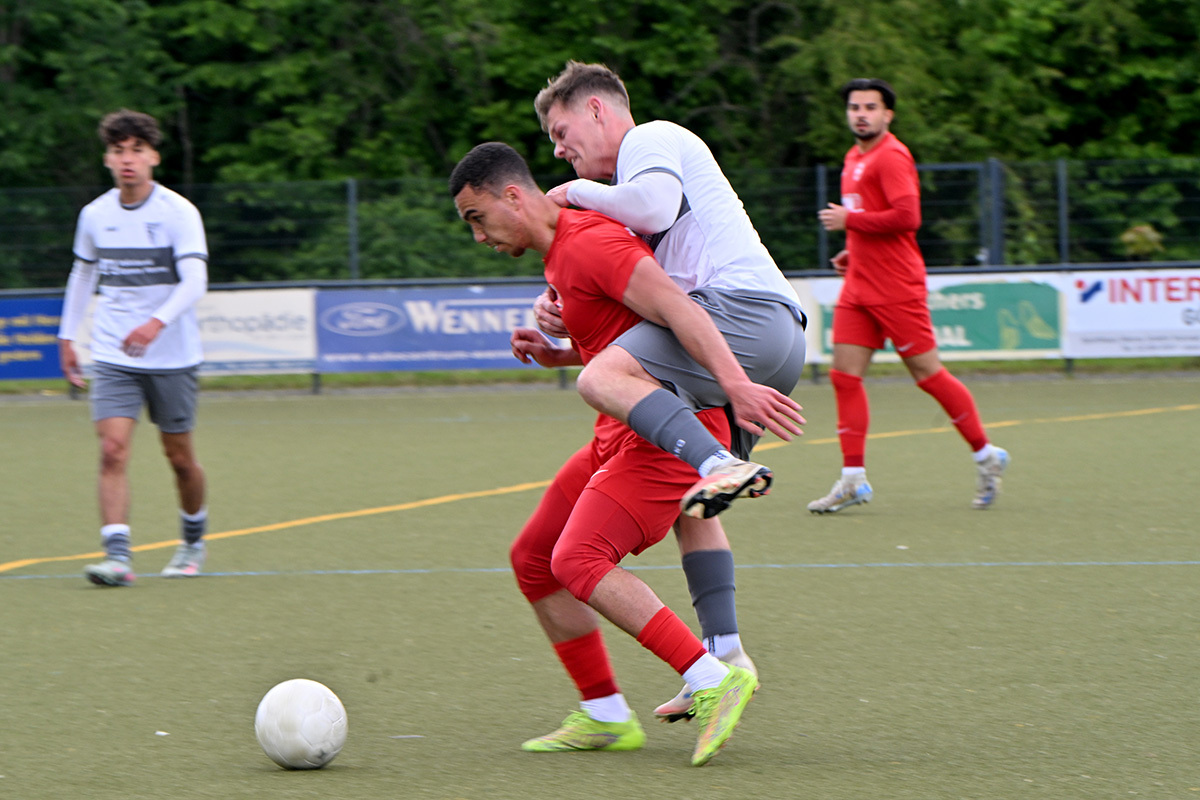 Marvin Stöver ließ seinem Gegenspieler kaum Spielraum.  Foto: MSW